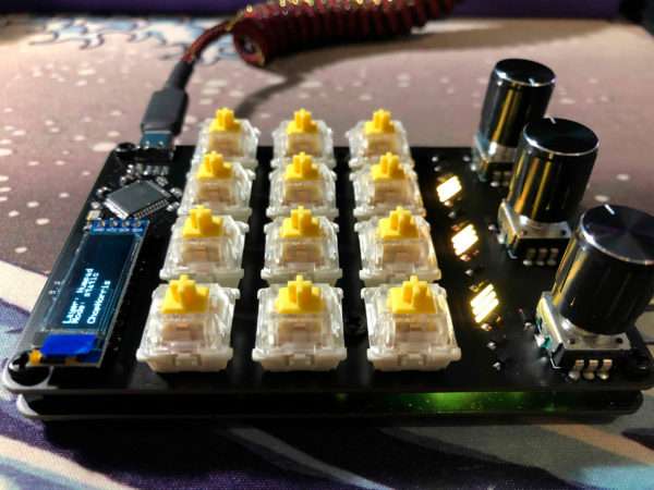 Side view SPIN Macropad with switches and knobs